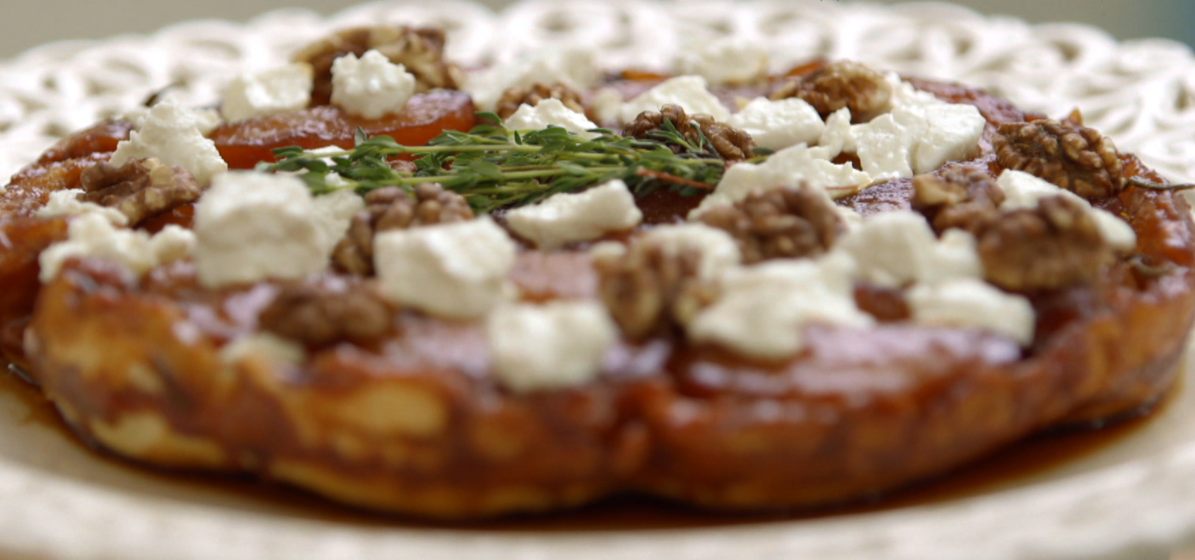 Tarte Tatin met peer, geitenkaas en walnoten