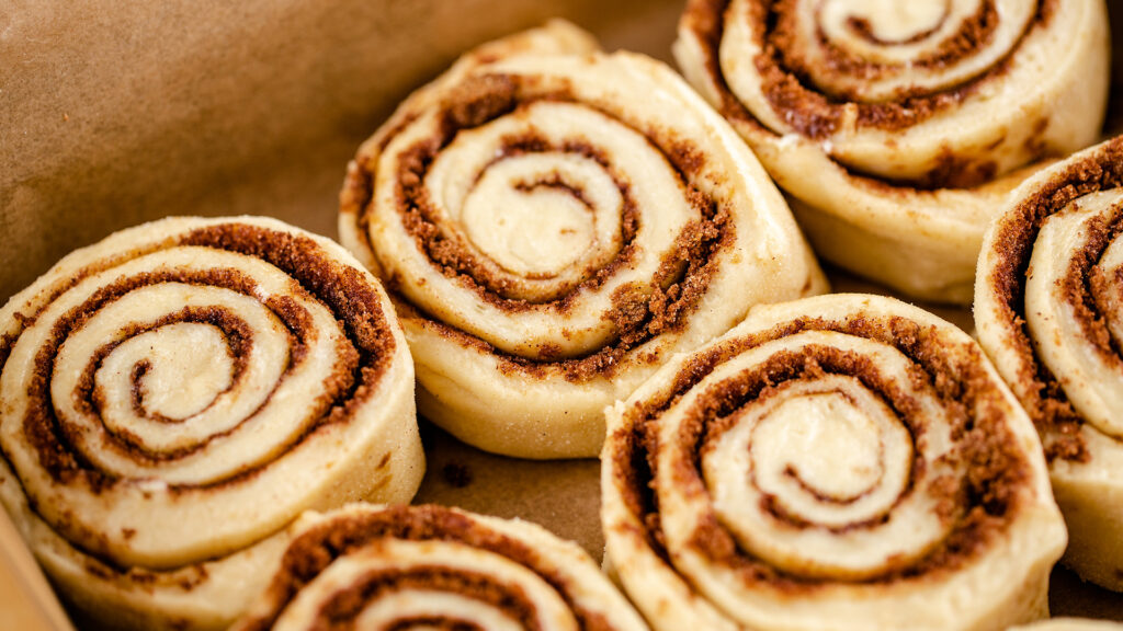 Zo maak je zelf speculaas rolls Heel Holland Bakt