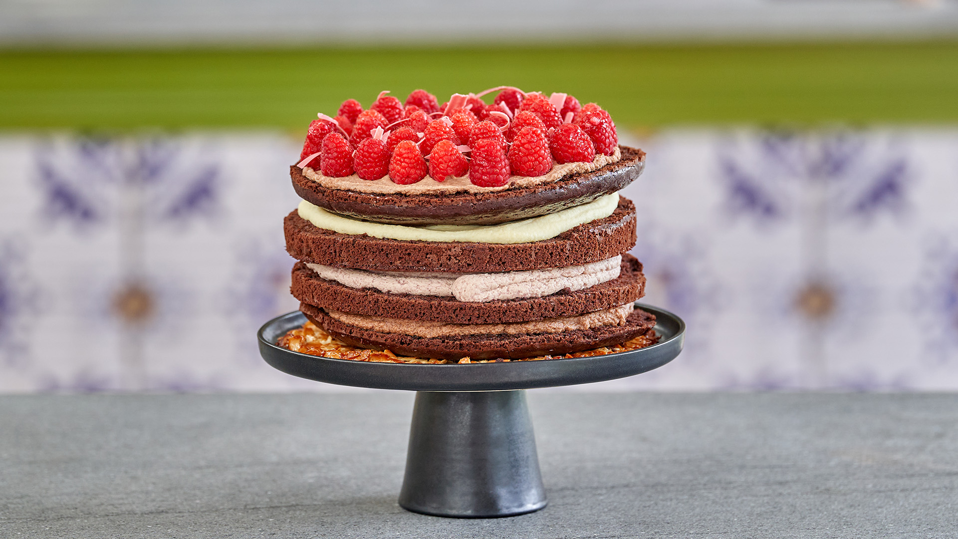 Chocoladetaart met Ruby chocolade - Heel Holland Bakt