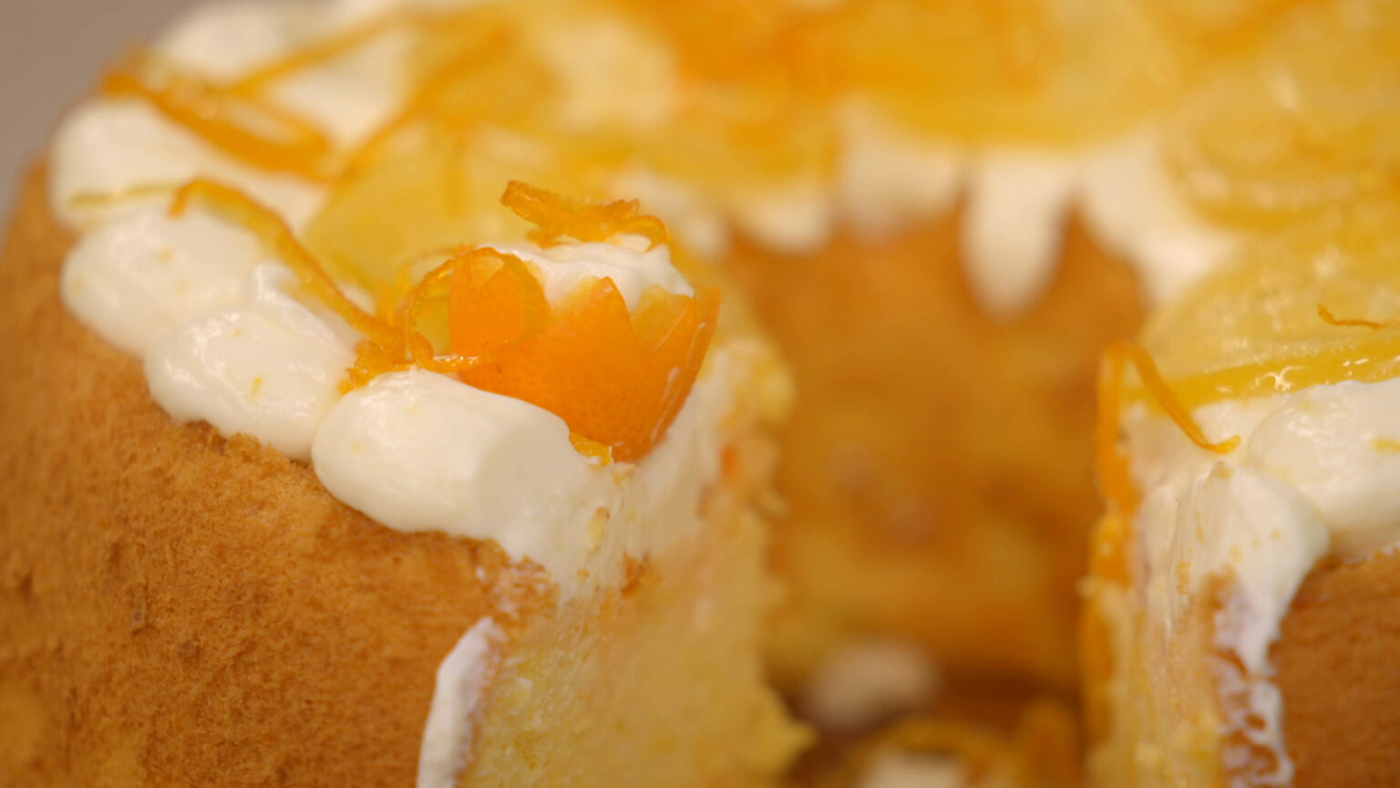 Chiffon cake met citrus Heel Holland Bakt