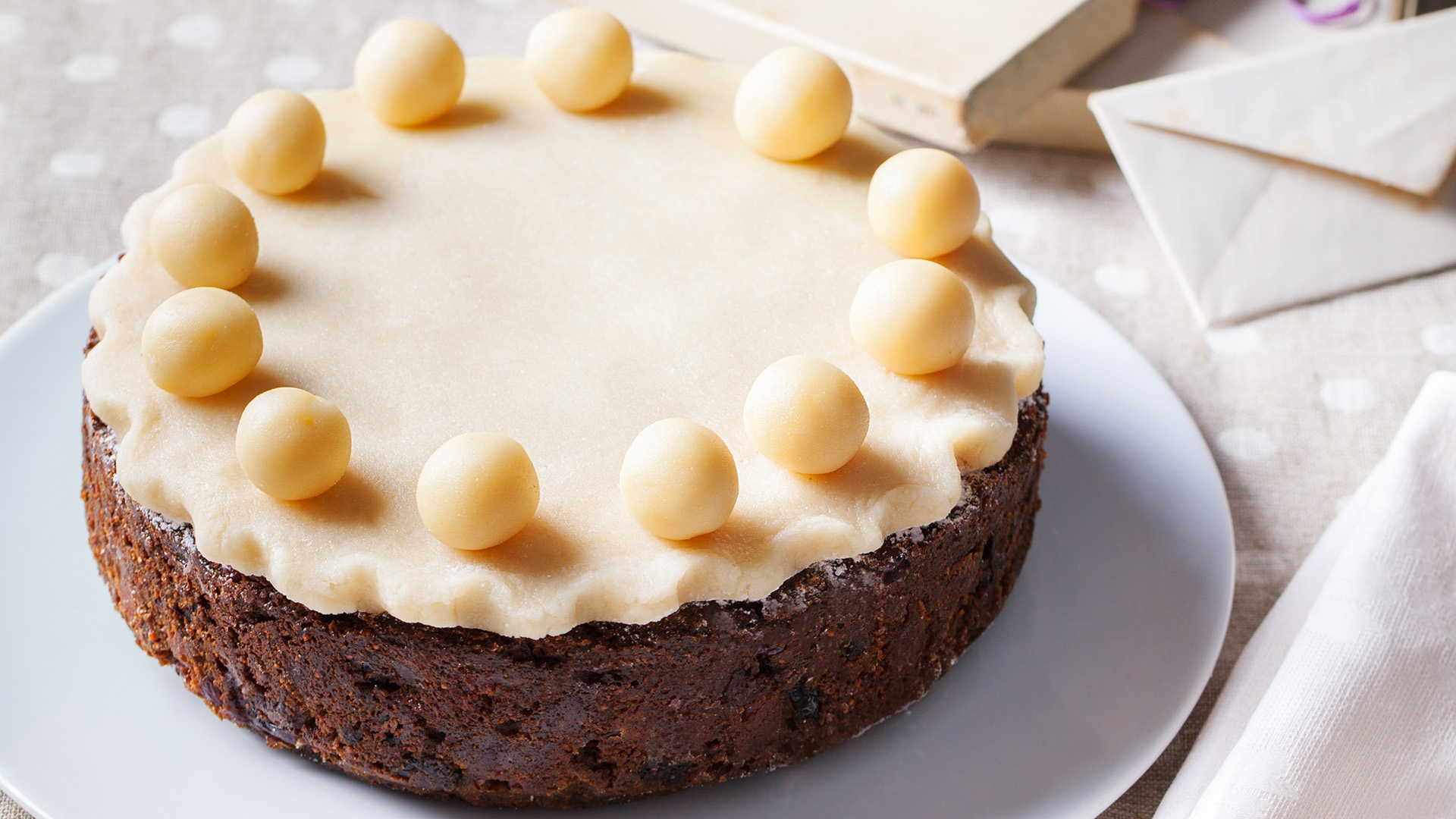 Simnel cake: dit is het en zo maak je het (voor Pasen)