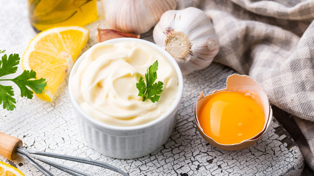 5x een zelfgemaakte saus voor bij de barbecue - Heel Holland Bakt