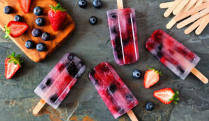 Waterijsjes met fruit.