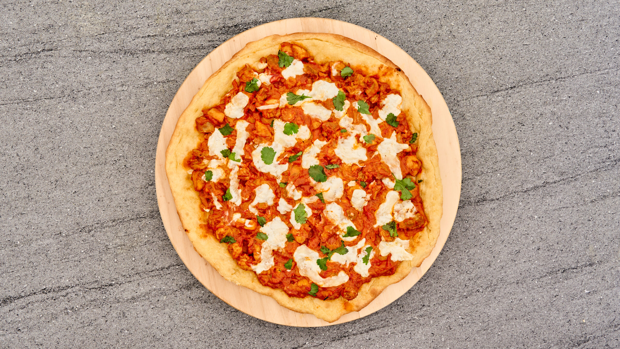 Pizza met butter chicken