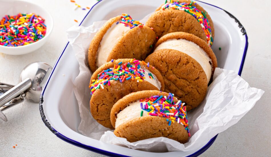 Vanilla,Ice,Cream,Sandwiches,With,Peanut,Butter,Cookies,Covered,In