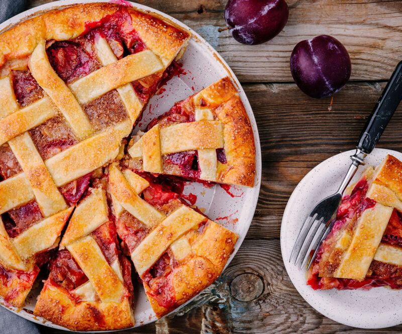 Pruimentijd! Maak deze vlaai met sappige pruimen