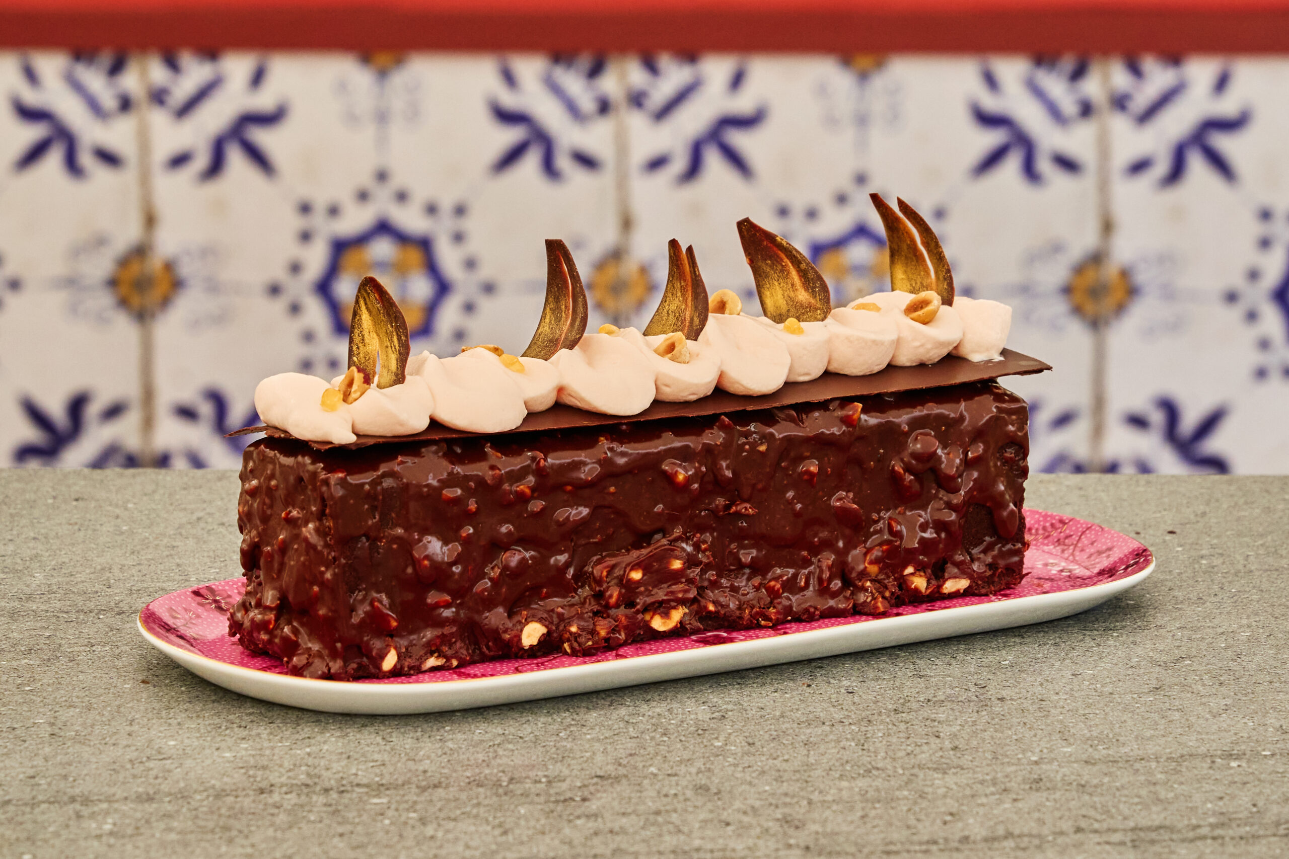 Gevulde chocolade-hazelnootcake met sinaasappel verrassing