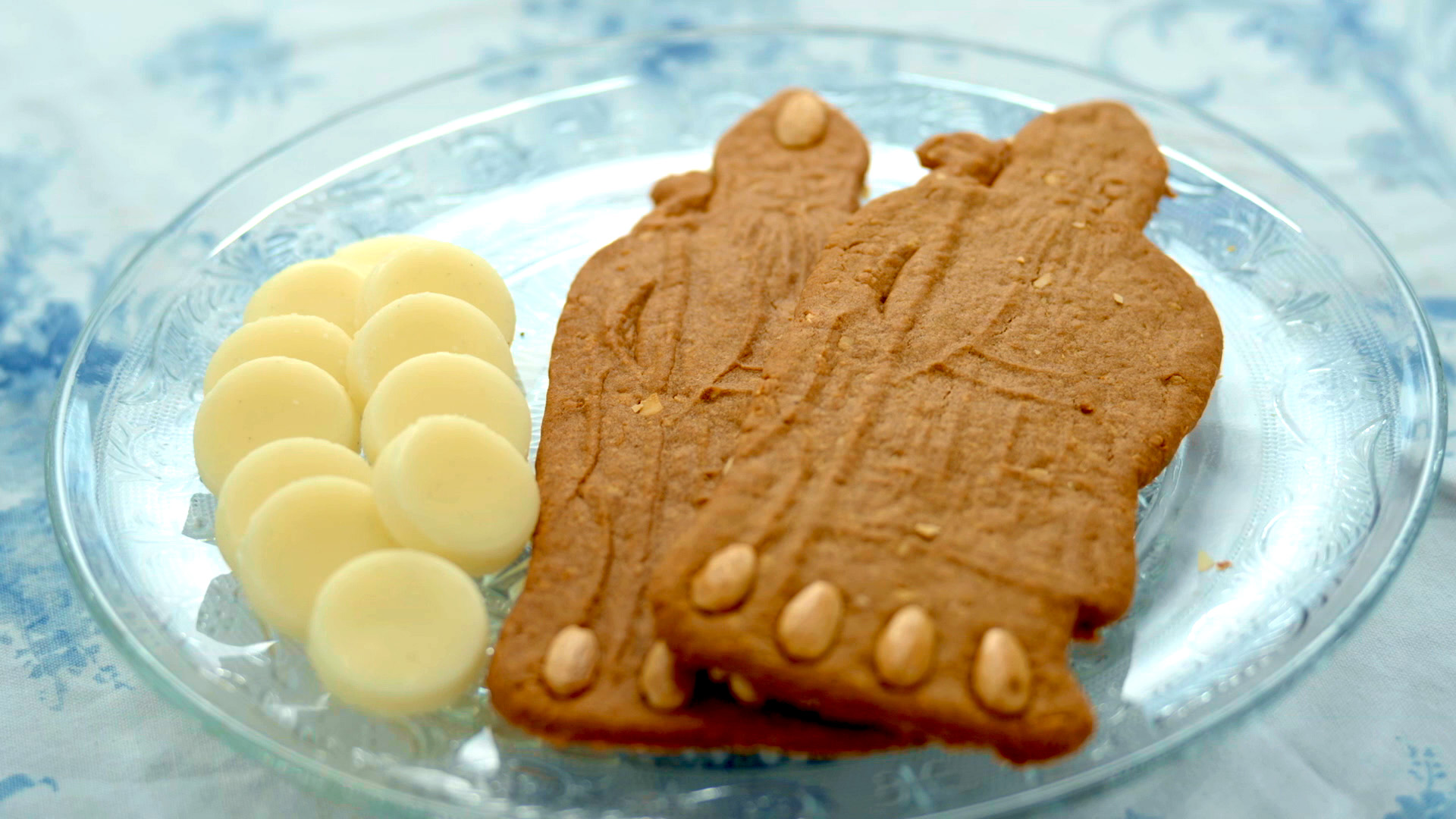 Sinterklaas speculaaspoppen en borstplaat naar recept van Robèrt