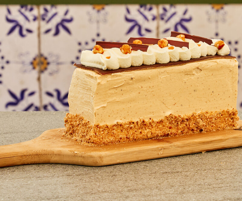 Hazelnootschuim schnitt met abrikozencompote