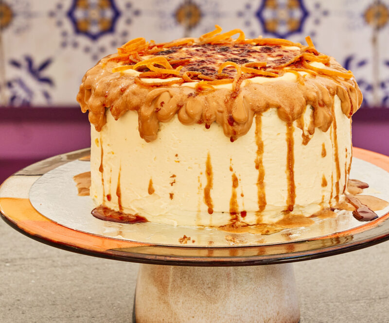 Sticky toffee cake met sinaasappelkaramel