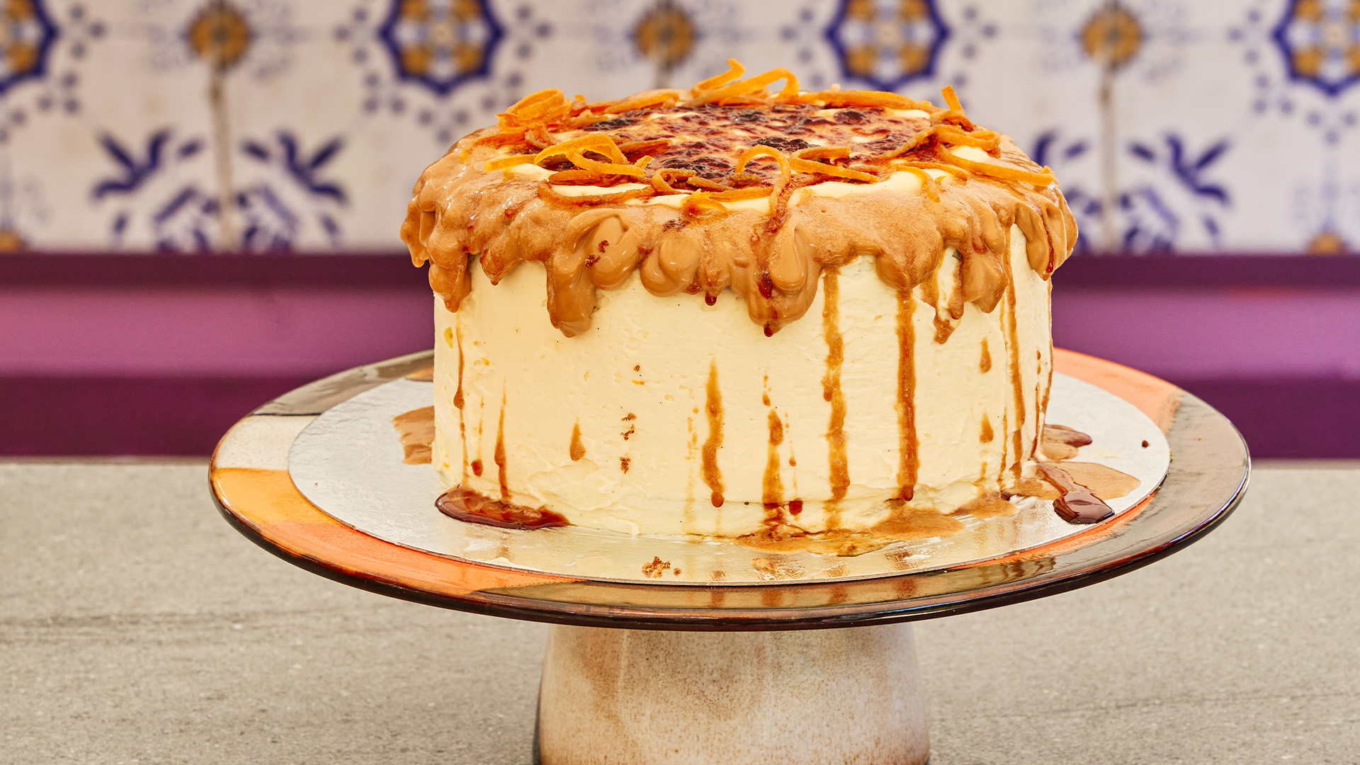 Sticky toffee cake met sinaasappelkaramel