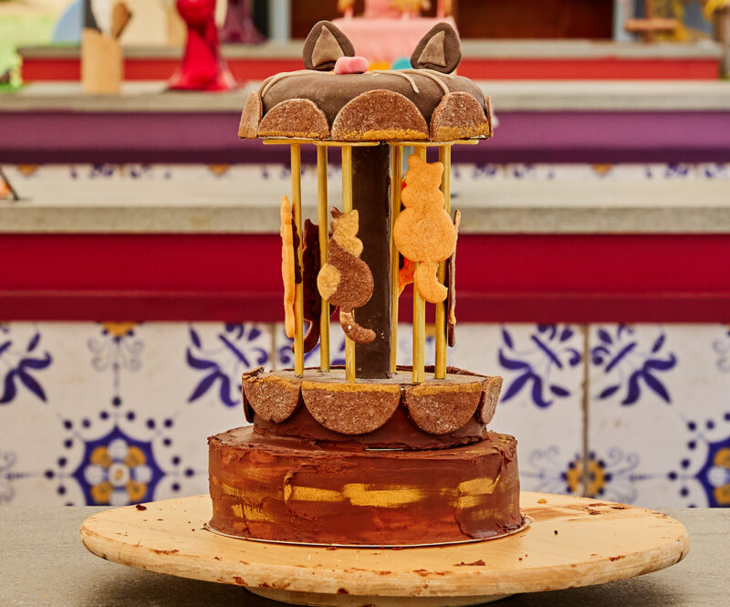 Draaimolentaart met koffie-sinaasappelkoekjes en rice crispy