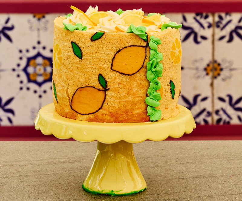 Suprisetaart met lemon curd en basilicummousse