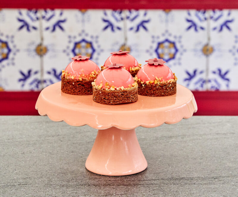 2 klassiekers in 1: choco-kersen slof met mousse en mirror glaze