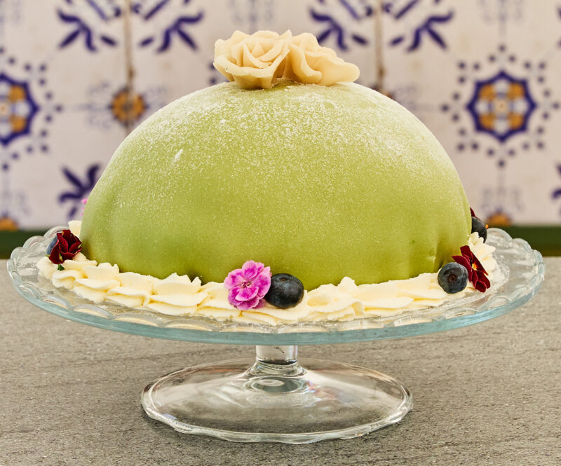 Prinsessentaart met zwarte bessen en vlierbloesem