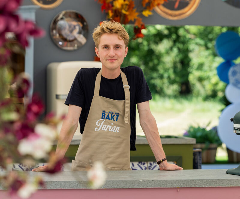 Jurian verlaat de tent in de halve finale: ‘Er gaan 3 ijzersterke bakkers naar de finale en ik gun ze het ongelofelijk!’