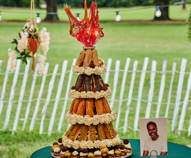 Eclair kerstboom met champagne-citrus en framboos-pistache