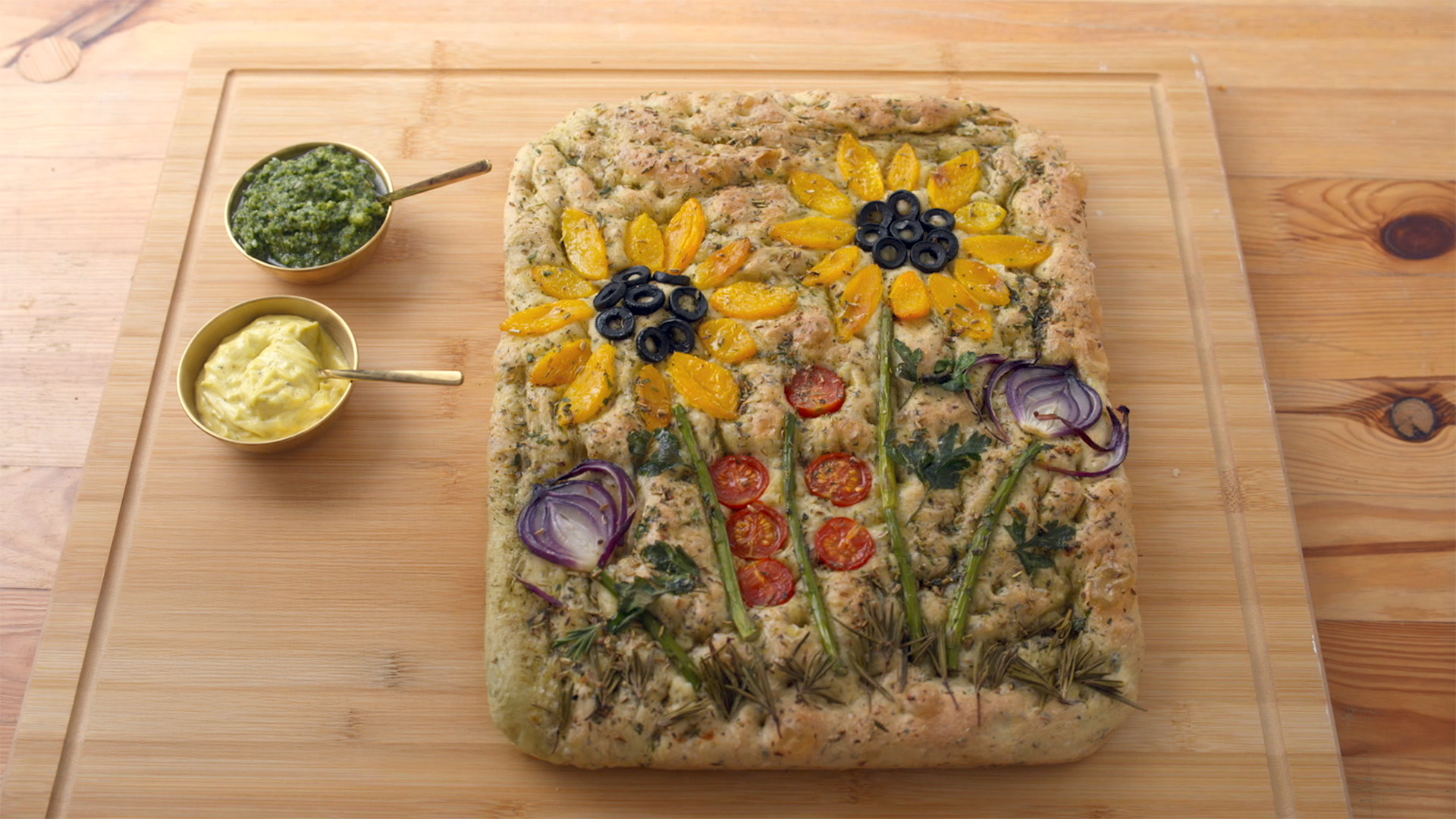 Focaccia met venkelzaad, sinaasappel en knoflook