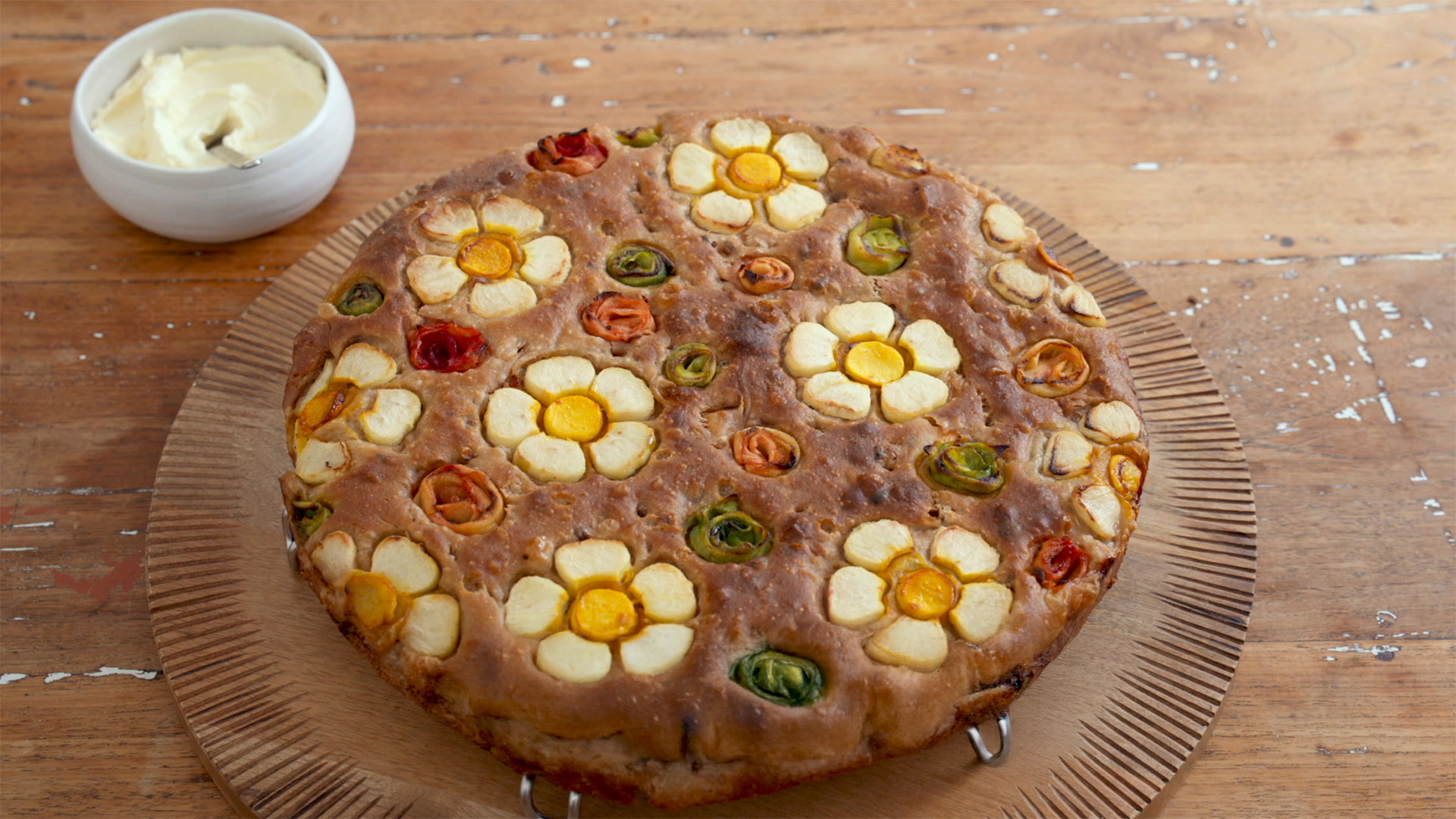 Zoete focaccia met appel, kardemom en kaneel