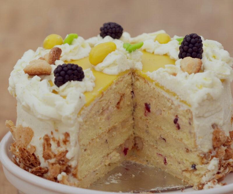 Chipolata met krokante amandel, bramen en peer