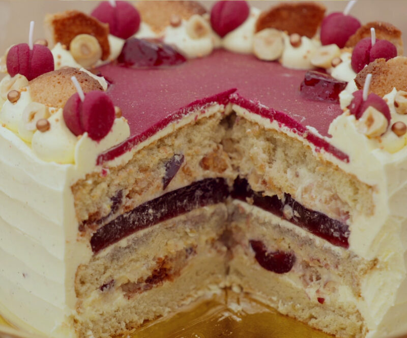 Chipolata met kers, kardemom en hazelnoten