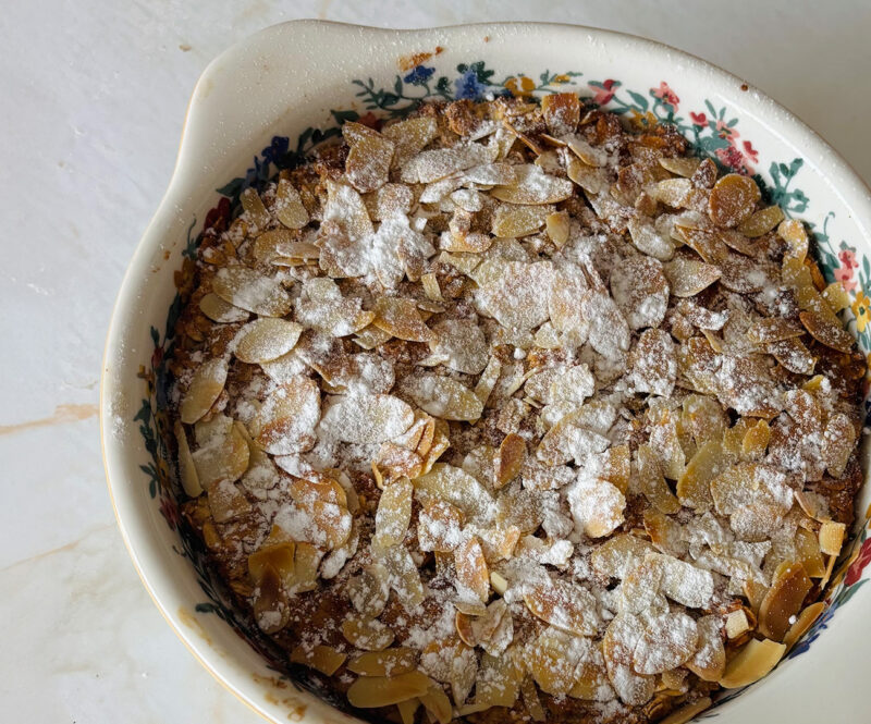 Havermout uit de airfryer met de smaak van een amandelcroissant