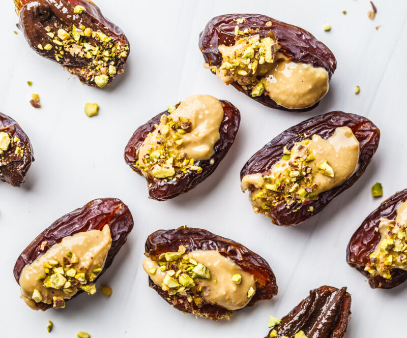 Gevulde dadels: een gezonde snack waar je eindeloos mee kunt variëren