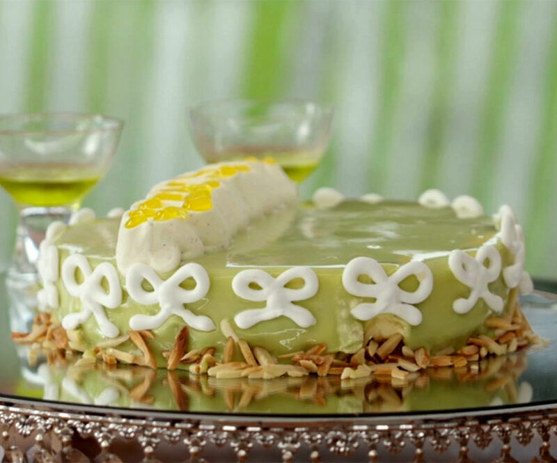 Spiegeltaart met peer, absint en amandel crunch