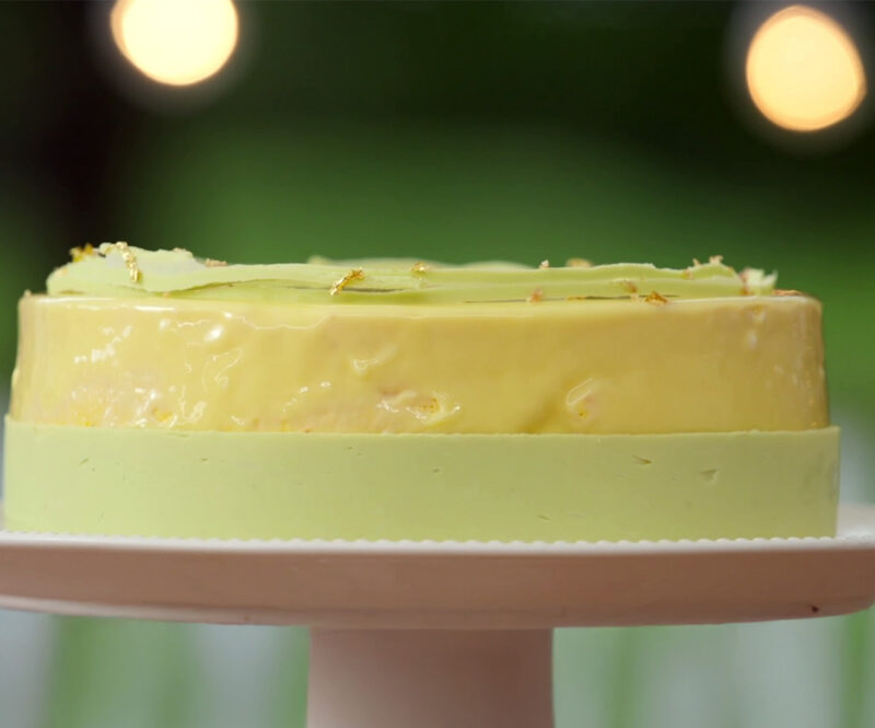 Spiegeltaart met mango, saffraan en kokos