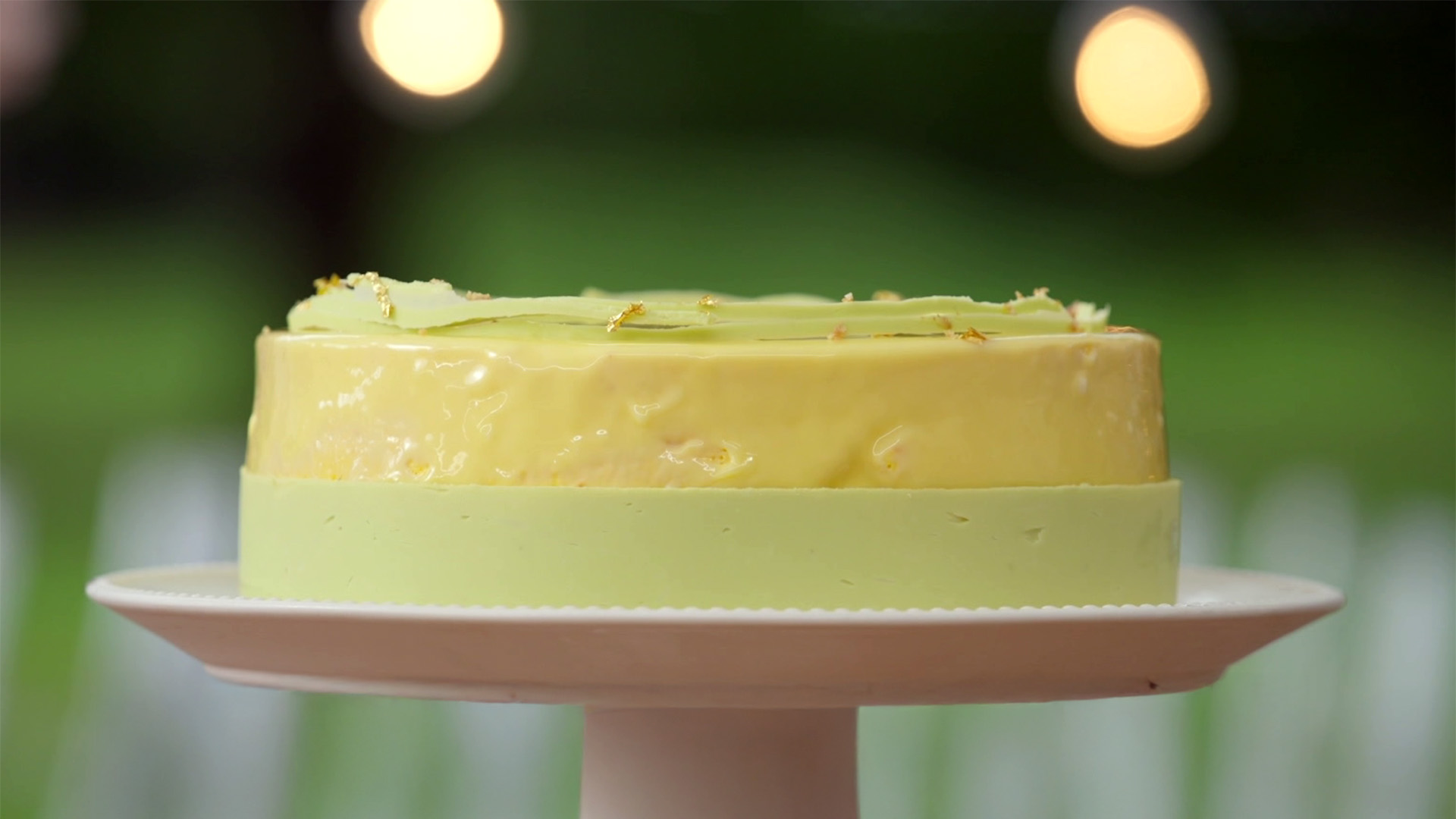 Spiegeltaart met mango, saffraan en kokos