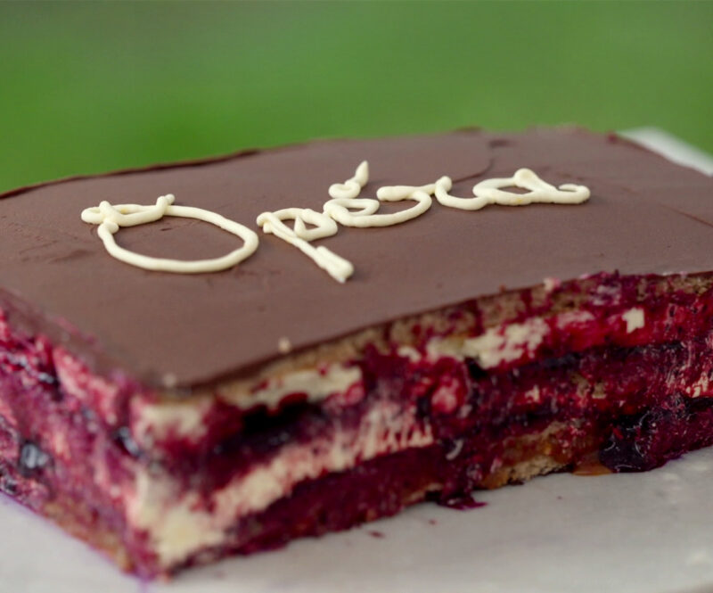 Operataart met cassiscompote en pain d’épices kruiden