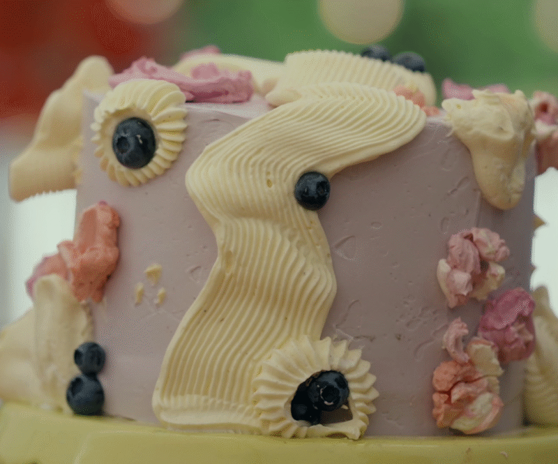 Vegan citroentaart met earl grey, blauwe bes en lavendel