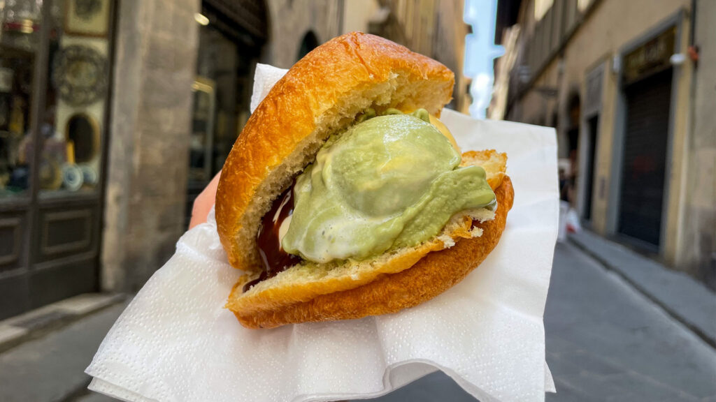 Brioche gelato, oftewel een broodje ijs.