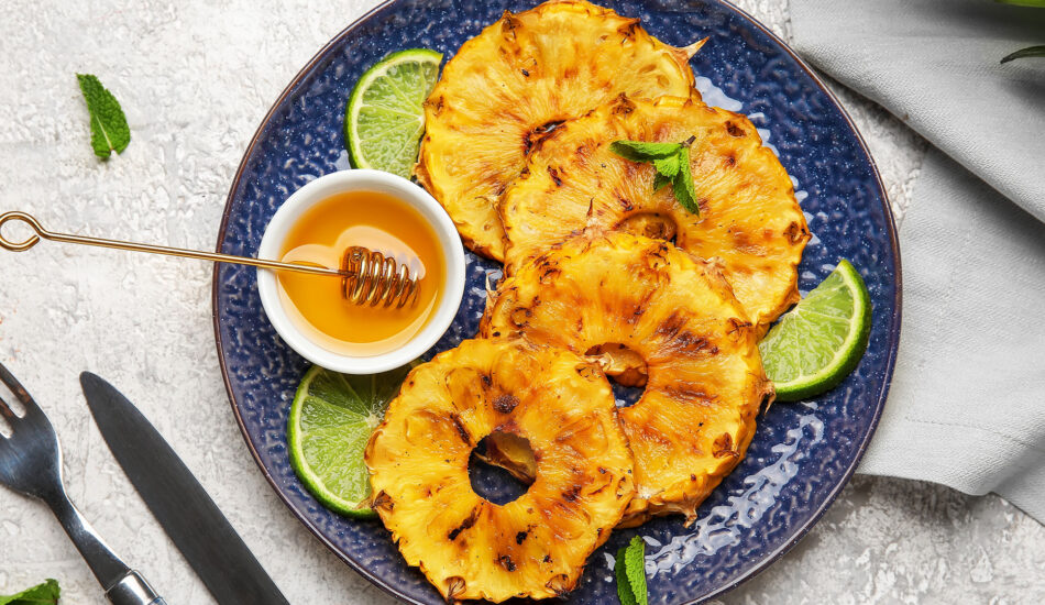 gegrilde-ananas-barbecue-shutterstock_2030554343-1920x1080