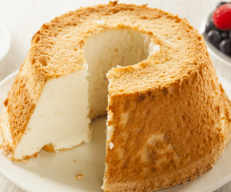 Zelf angel food cake maken: een luchtige cake die smelt op je tong
