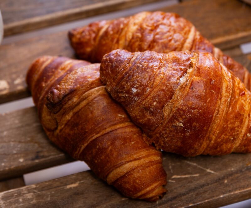 Zo geef je viennoiserie en gebak extra glans, buiten het bekende eitje