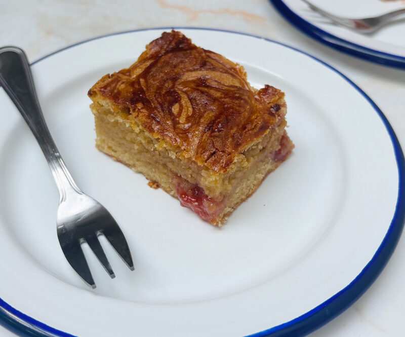 Pindakaas en jam blondies met gebruinde boter