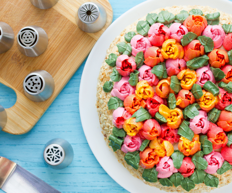 Russische spuitmondjes: zo maak je de mooiste bloemen met botercrème