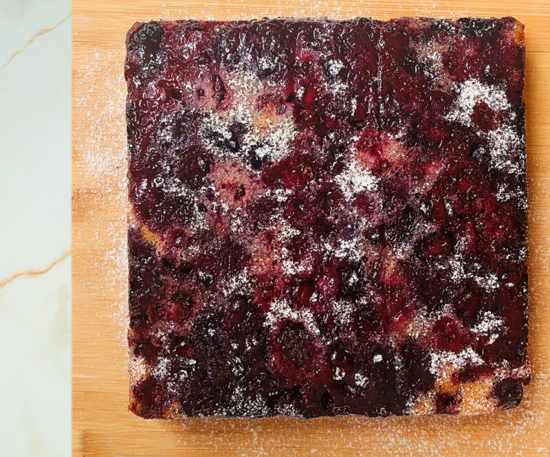 Upside-down bramencake met Earl Grey