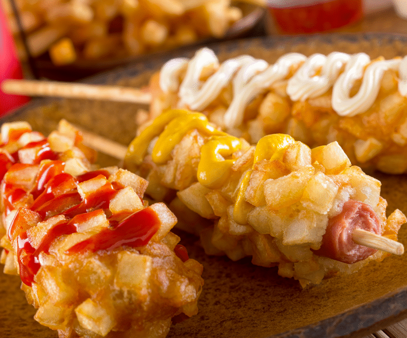 Streetfood op een stokje: Amerikaanse vs. Koreaanse corn dogs