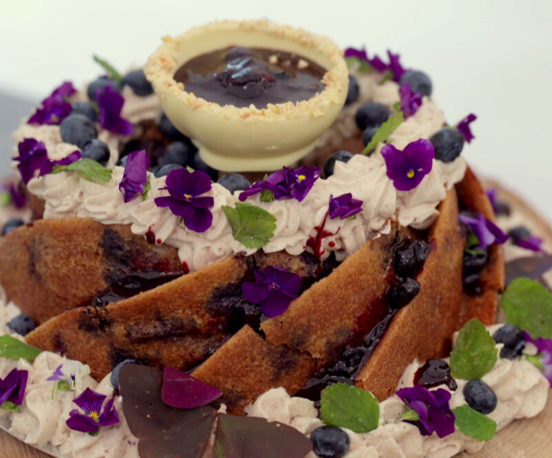 Tulband met bosbessen, vanillecrème en jam