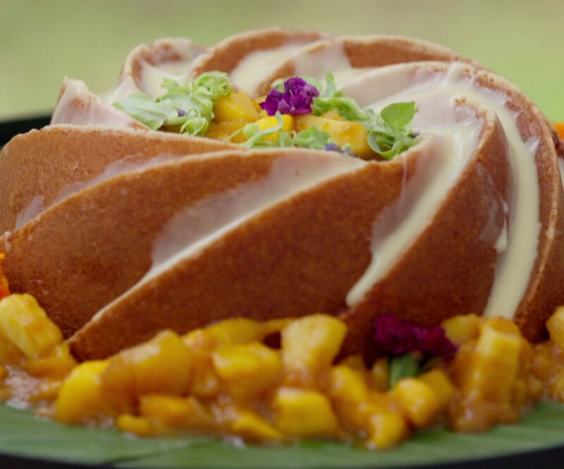 Tropische kokos tulband met rum, mango en ananas