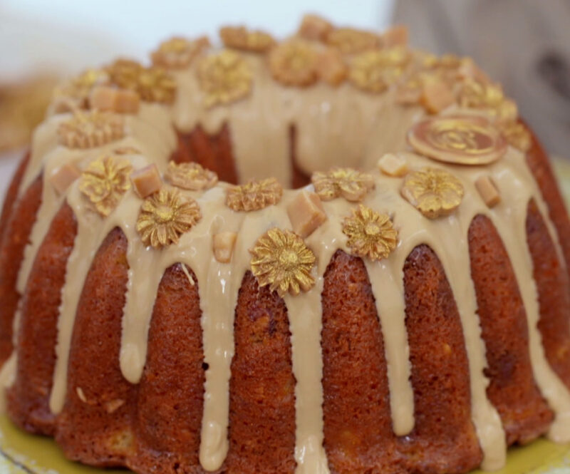 Tulband met zure room, appel, karamel & miso