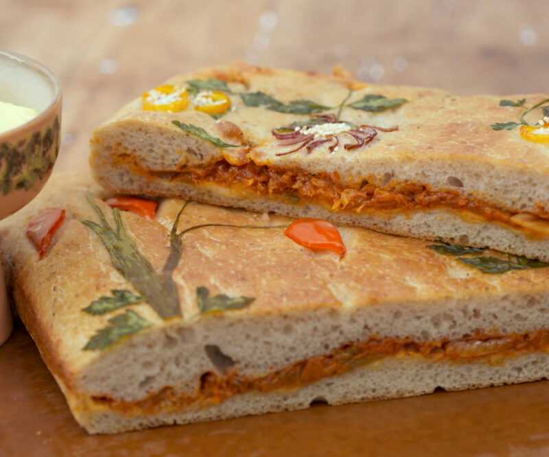 Focaccia met kimchi, kaas en pittige aioli