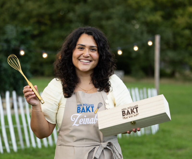 Zeinab wint Heel Holland Bakt Elke Dag: “Ik ben ontzettend trots dat ik dit seizoen heb mogen winnen!”