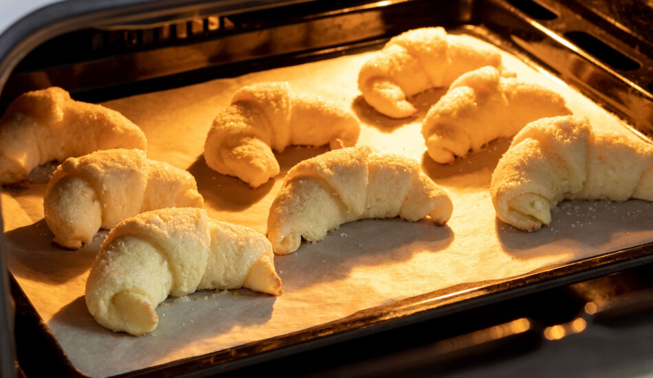 Bakpapier met croissants