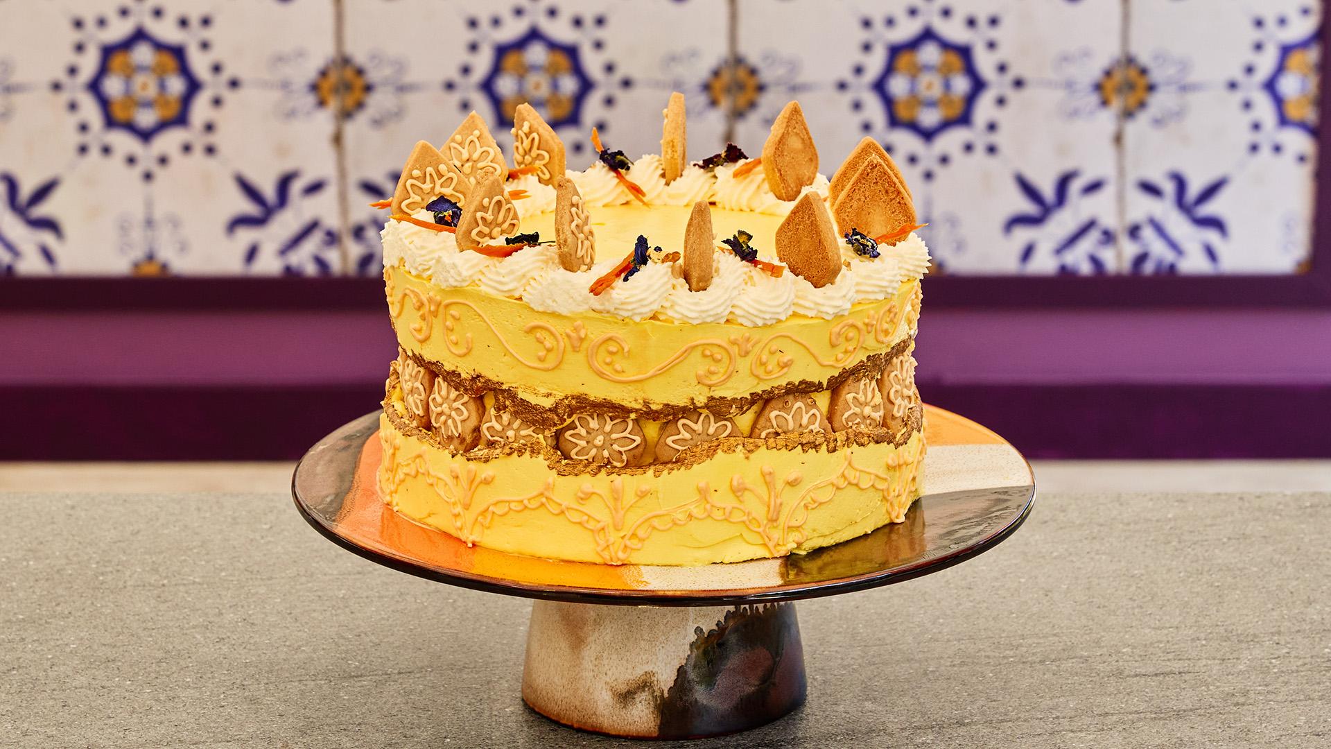 Fault line taart met mango-limoencrèmeux en saffraan-kardemommousse