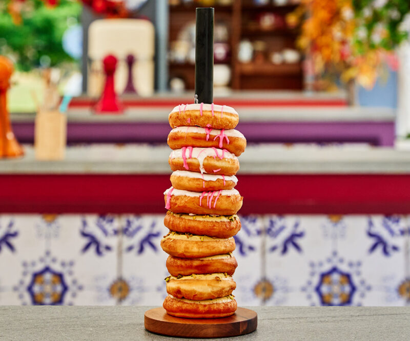 Donuts met pistache- en Amarena kersenvulling