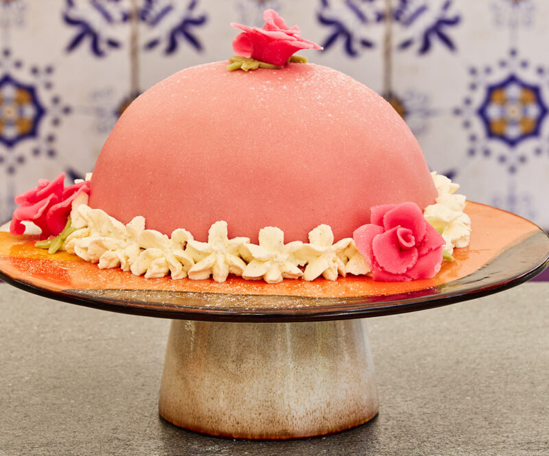 Prinsessentaart met rode bessenjam en crème mousseline