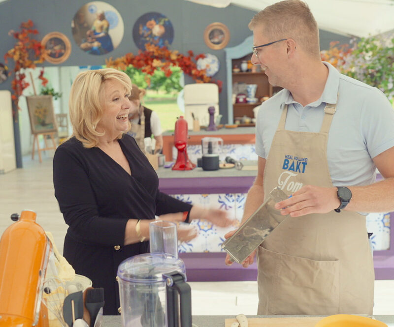 Thema surprise: gevulde cake, speculaas, borstplaat en surprisetaarten